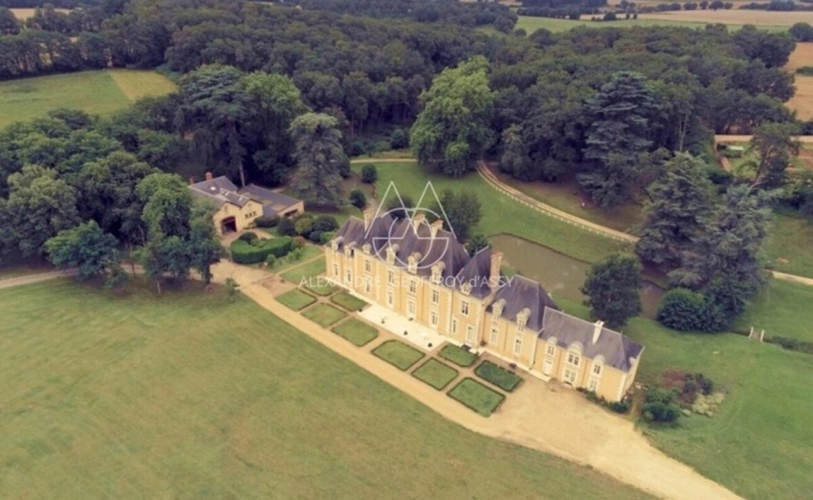 Photos 11 - Prestige - Château du XIXe siècle avec un parc de 75 ha, située à proximité immédiate de Poitiers