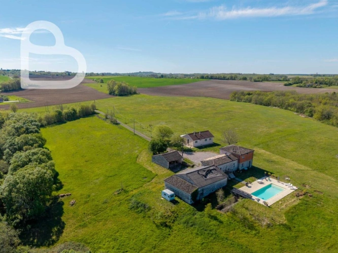 Photos 3 - Prestige - Superbe domaine avec 2 maisons, dépendances et piscine