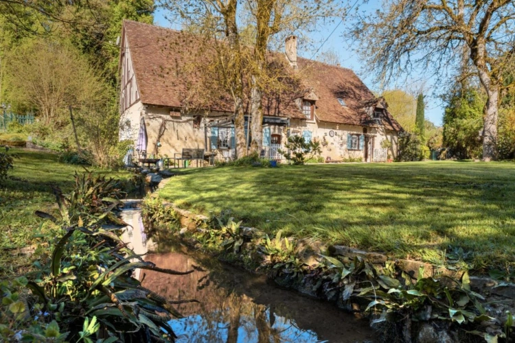 Photos 2 - Prestige - Ancien moulin restauré   280 m2   4 chambres   parc avec riv