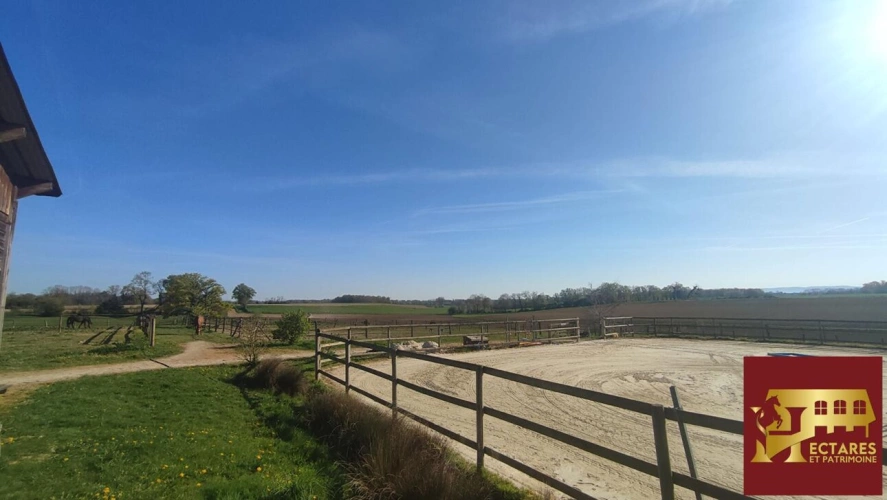 Photos 1 - Équestre - Habitation et écurie sur 4,1 hectares