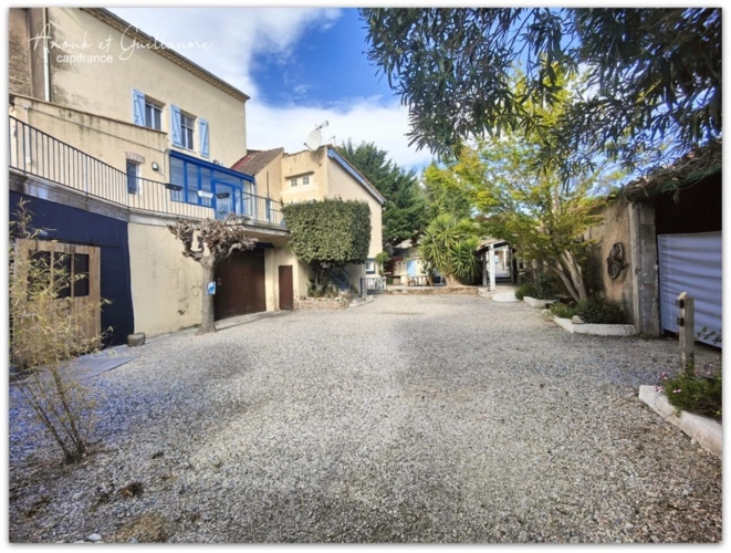 Photos 1 - Touristique - Exclusivité - Propriété comprenant maison d'habitation, 2 studios, 1 gîte, 1 love room avec piscine et garage - Roujan (34320)