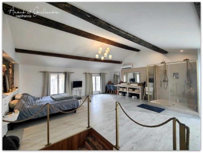 Photos 4 - Touristique - Exclusivité - Propriété comprenant maison d'habitation, 2 studios, 1 gîte, 1 love room avec piscine et garage - Roujan (34320)