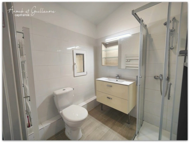 Photos 8 - Touristique - Exclusivité - Propriété comprenant maison d'habitation, 2 studios, 1 gîte, 1 love room avec piscine et garage - Roujan (34320)