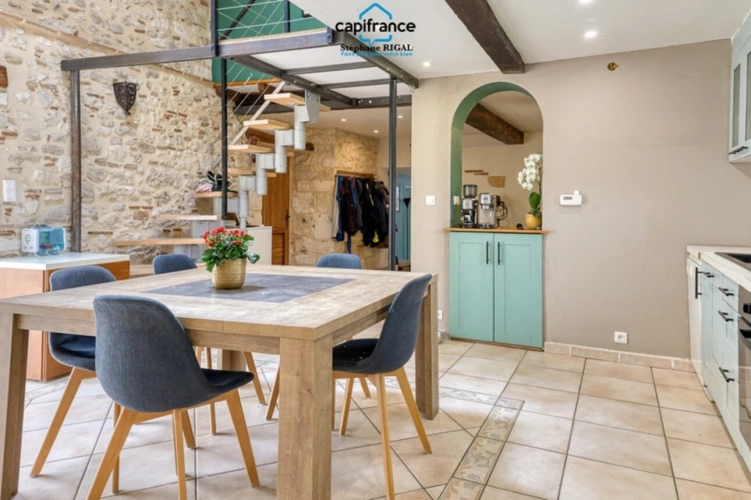 Photos 25 - Touristique - Propriete à vendre 11 pièces MONSEGUR (47) Propriété avec maison et maison d'amis de 260m2 habitables sur 12 757m² de terrain - 2 piscines