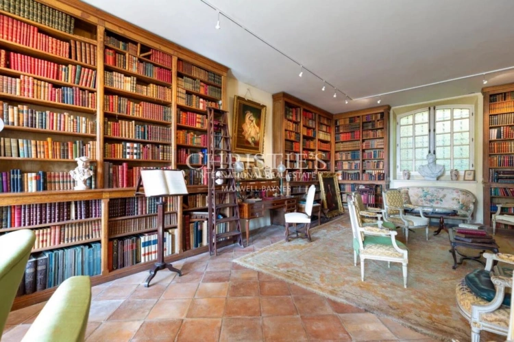 Photos 10 - Viticole - Près de Saint-Emilion - Exceptionnel domaine viticole comprenant un Château historique entouré de 111 ha dont 7 ha de vignes, parc avec piscine et tennis