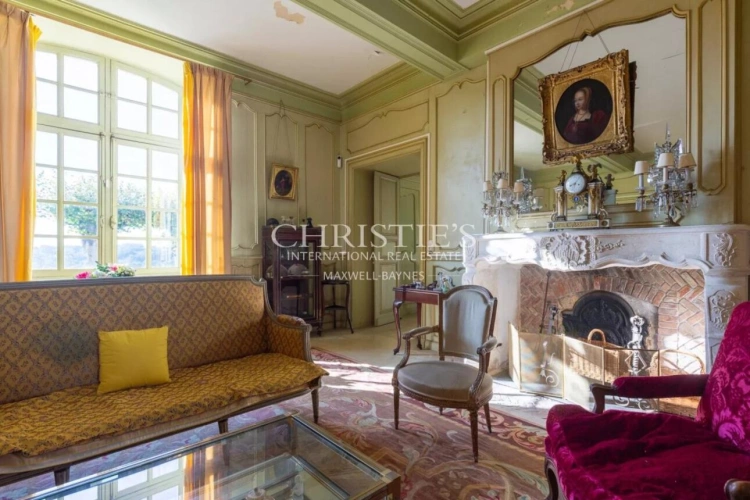 Photos 12 - Viticole - Près de Saint-Emilion - Exceptionnel domaine viticole comprenant un Château historique entouré de 111 ha dont 7 ha de vignes, parc avec piscine et tennis