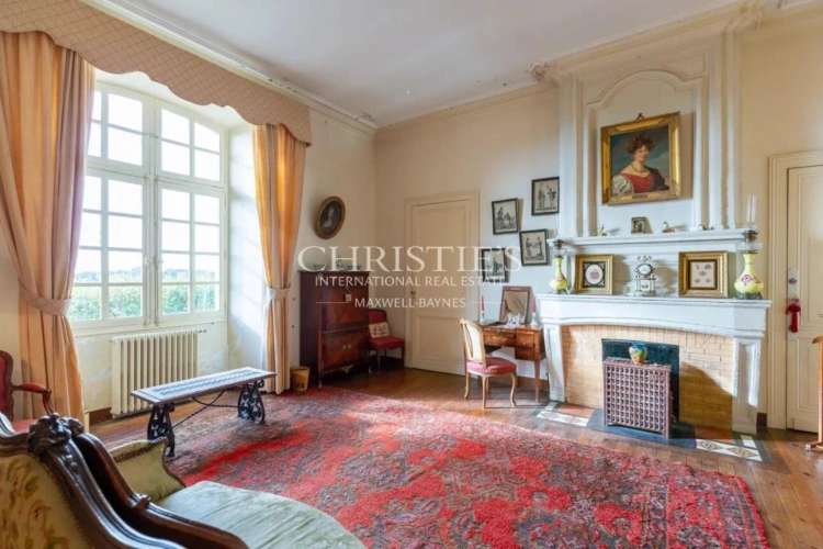 Photos 15 - Viticole - Près de Saint-Emilion - Exceptionnel domaine viticole comprenant un Château historique entouré de 111 ha dont 7 ha de vignes, parc avec piscine et tennis