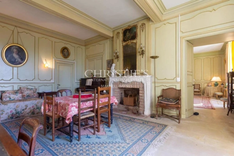 Photos 25 - Viticole - Près de Saint-Emilion - Exceptionnel domaine viticole comprenant un Château historique entouré de 111 ha dont 7 ha de vignes, parc avec piscine et tennis