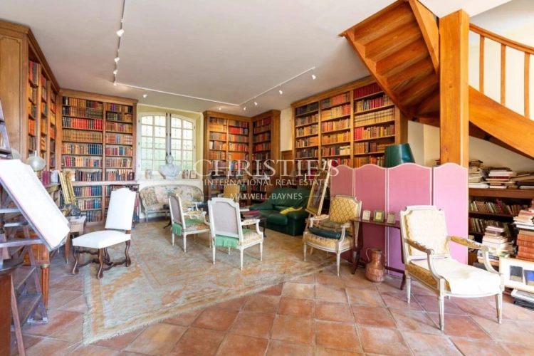 Photos 28 - Viticole - Près de Saint-Emilion - Exceptionnel domaine viticole comprenant un Château historique entouré de 111 ha dont 7 ha de vignes, parc avec piscine et tennis