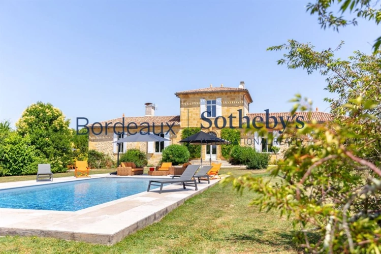 Photos 3 - Prestige - BORDEAUX 20MN - ENTRE-DEUX-MERS - SOMPTUEUSE PROPRIÉTÉ XVIII° - 1,6 HA - PISCINE - DÉPENDANCES