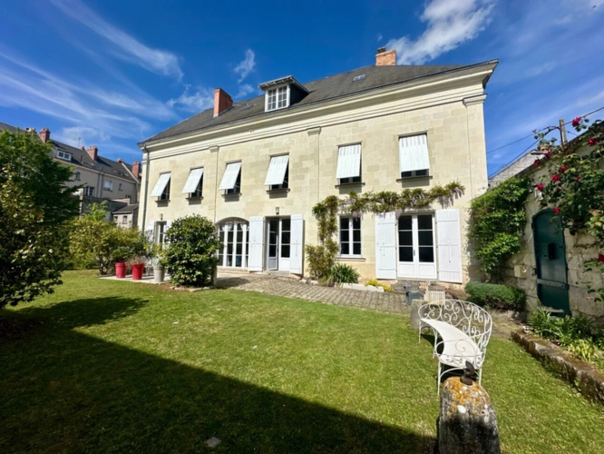 Photos 1 - Prestige - Exceptionnel au coeur de Saumur et des bords de loire une demeure de 375 m² - dépendances - Garages - jardin -1439m²
