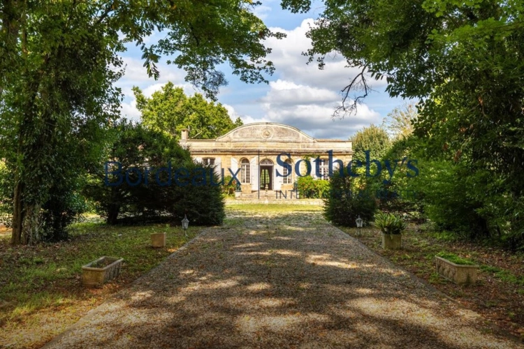 Photos 2 - Prestige - BORDEAUX 15 MINUTES - ENTRE-DEUX-MERS - PROPRIÉTÉ HISTORIQUE - 16 HA - 700M2 - CHARTREUSE