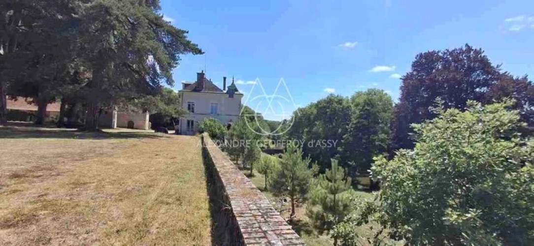 Photos 8 - Prestige - Superbe Château du XIXe avec 1km de rivière, rénové à 10min de Blois sur 22ha-possibilité d'acheter 63ha au total