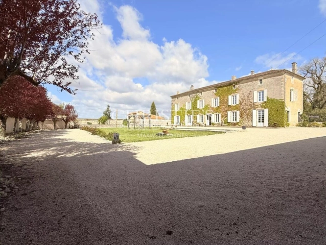 Photos 2 - Prestige - Propriété de caractère avec piscine, dépendances et terrain clos