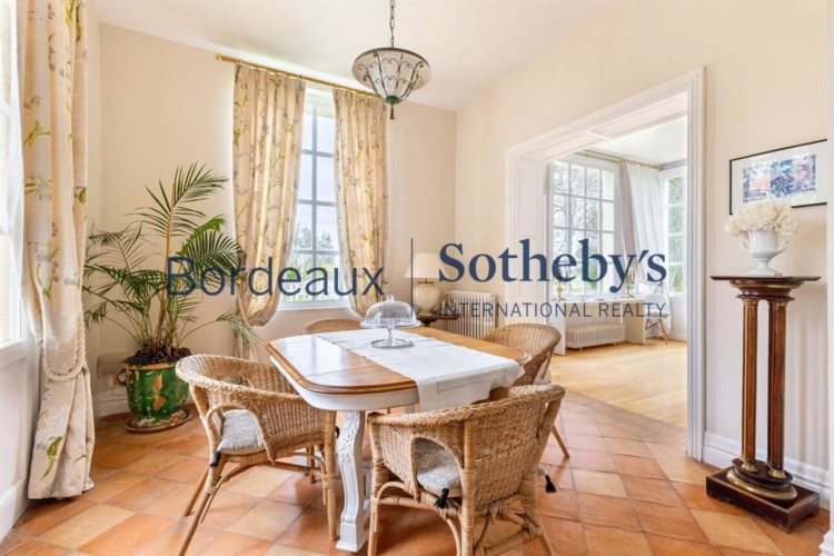 Photos 8 - Prestige - BORDEAUX 30MN - SOMPTUEUSE PROPRIÉTÉ DE MAÎTRE - 4,5 HECTARES - DÉPENDANCES - PISCINE