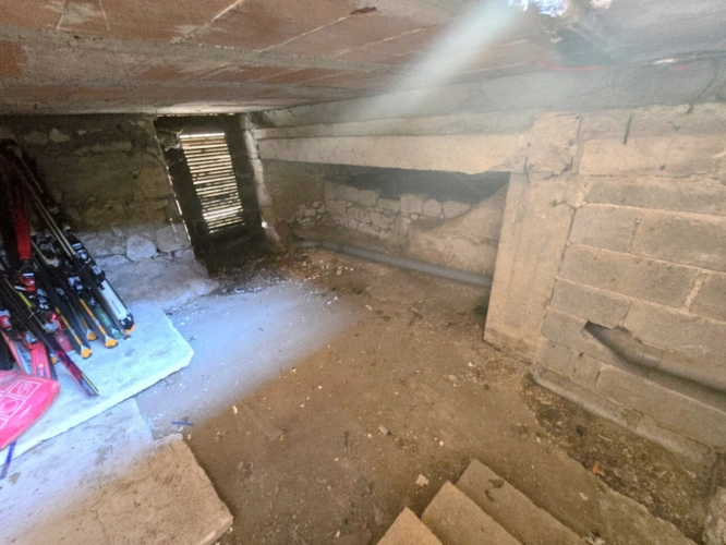 Photos 14 - Prestige - Propriété à fort potentiel – Hangars & bâtiments – 450 m² exploitables sur 15 000 m² de terrain aménageable – Changement de destination possible