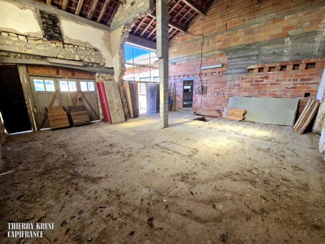 Photos 3 - Prestige - Propriété à fort potentiel – Hangars & bâtiments – 450 m² exploitables sur 2 000 m² de terrain – Changement de destination possible