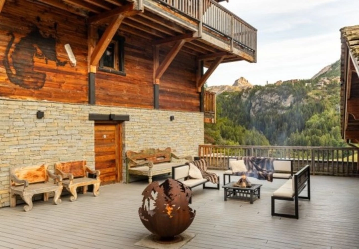 Photos 2 - Prestige - ENSEMBLE ALPIN ULTRA-PREMIUM de 3 400 m² à TIGNES (73) 5 Chalets haut de gamme , accès ski au pied, vue, piscine