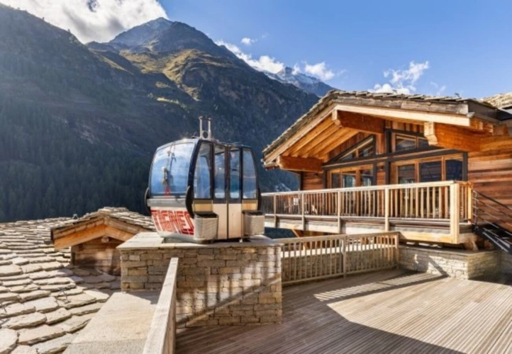 Photos 5 - Prestige - ENSEMBLE ALPIN ULTRA-PREMIUM de 3 400 m² à TIGNES (73) 5 Chalets haut de gamme , accès ski au pied, vue, piscine