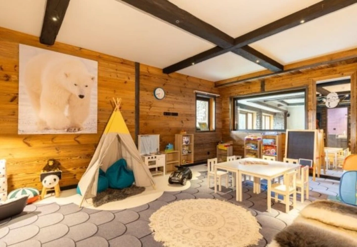 Photos 12 - Prestige - ENSEMBLE ALPIN ULTRA-PREMIUM de 3 400 m² à TIGNES (73) 5 Chalets haut de gamme , accès ski au pied, vue, piscine