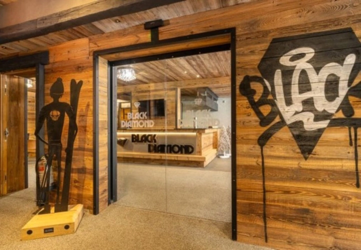 Photos 15 - Prestige - ENSEMBLE ALPIN ULTRA-PREMIUM de 3 400 m² à TIGNES (73) 5 Chalets haut de gamme , accès ski au pied, vue, piscine