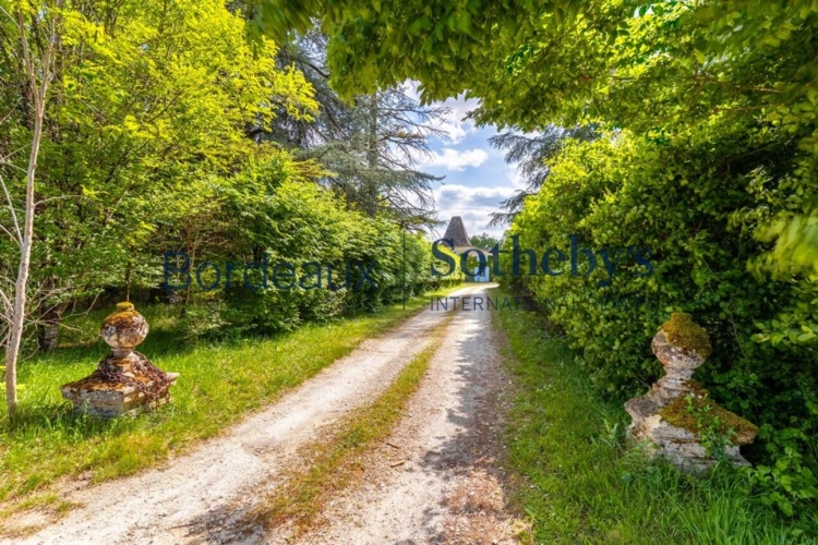 Photos 3 - Prestige - BORDEAUX 1H - SOMPTUEUSE PROPRIÉTÉ DE CAMPAGNE - 41HA - LAC PRIVÉ - DOMAINE UNIQUE