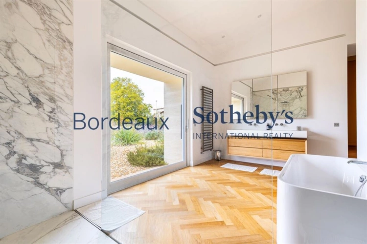 Photos 12 - Prestige - BORDEAUX 35MN - SOMPTUEUSE CHARTREUSE XVIII° ET SA PROPRIÉTÉ DU XV° - 4,5 HECTARES - DÉPENDANCES