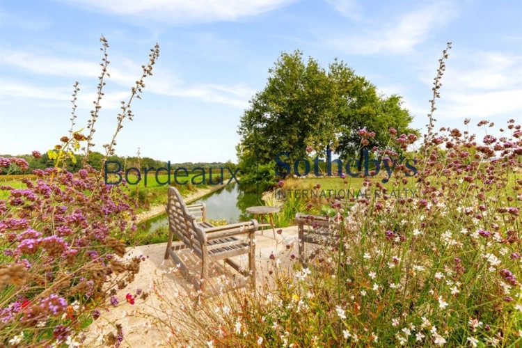 Photos 16 - Prestige - BORDEAUX 35MN - SOMPTUEUSE CHARTREUSE XVIII° ET SA PROPRIÉTÉ DU XV° - 4,5 HECTARES - DÉPENDANCES