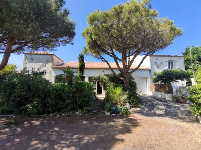 Photos 1 - Prestige - AV Propriété 21 pièces de 794m² sur terrain 3.331m² dont 407m² habitable, 200mt de l'Océan, ST PIERRE D'OLERON (17)