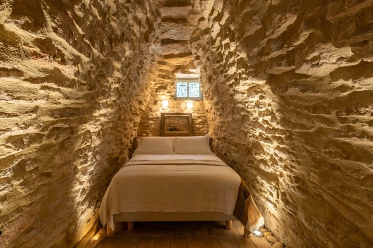 Photos 2 - Prestige - Propriete à vendre : Exceptionnel ensemble de Bories au cœur du Luberon, à Gordes (84) 3 suites, piscine