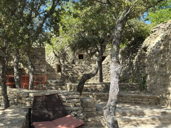 Photos 3 - Prestige - Propriete à vendre : Exceptionnel ensemble de Bories au cœur du Luberon, à Gordes (84) 3 suites, piscine