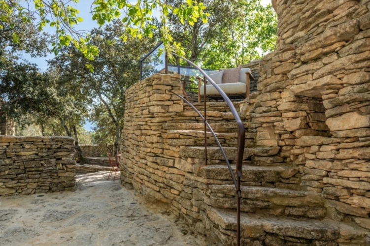 Photos 7 - Prestige - Propriete à vendre : Exceptionnel ensemble de Bories au cœur du Luberon, à Gordes (84) 3 suites, piscine