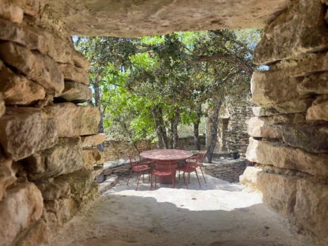 Photos 9 - Prestige - Propriete à vendre : Exceptionnel ensemble de Bories au cœur du Luberon, à Gordes (84) 3 suites, piscine
