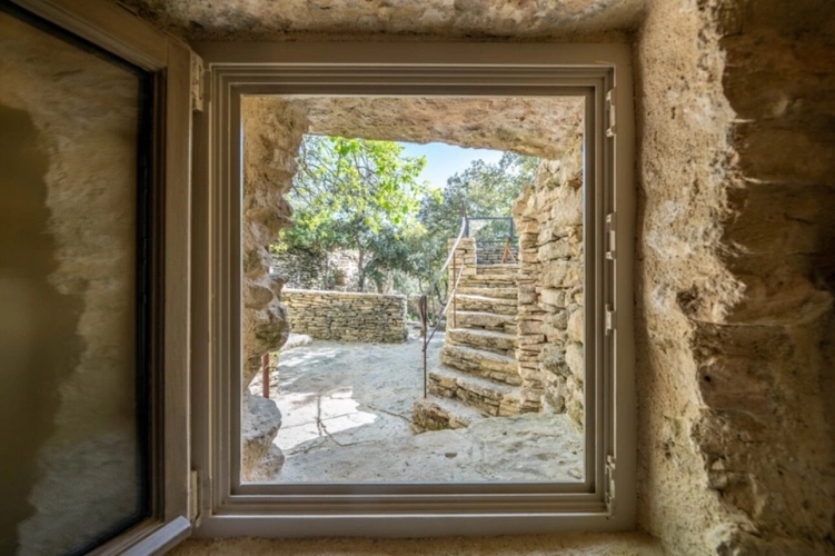 Photos 11 - Prestige - Propriete à vendre : Exceptionnel ensemble de Bories au cœur du Luberon, à Gordes (84) 3 suites, piscine