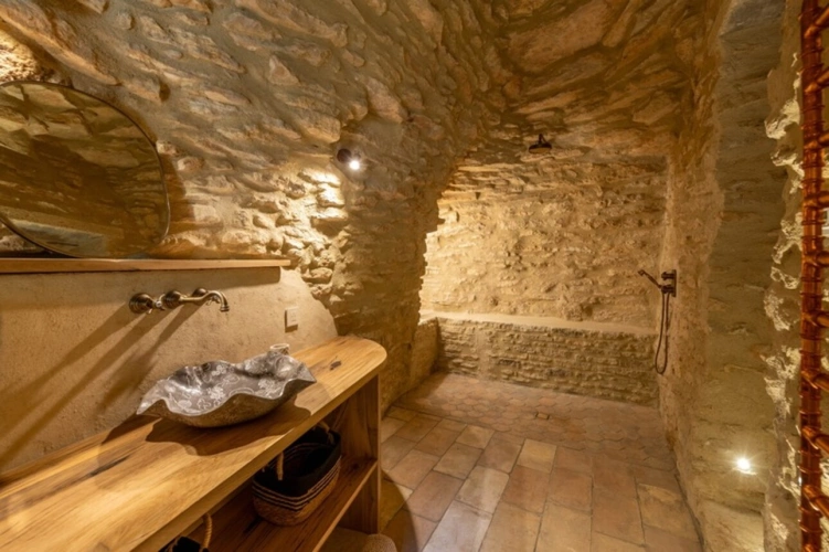 Photos 12 - Prestige - Propriete à vendre : Exceptionnel ensemble de Bories au cœur du Luberon, à Gordes (84) 3 suites, piscine