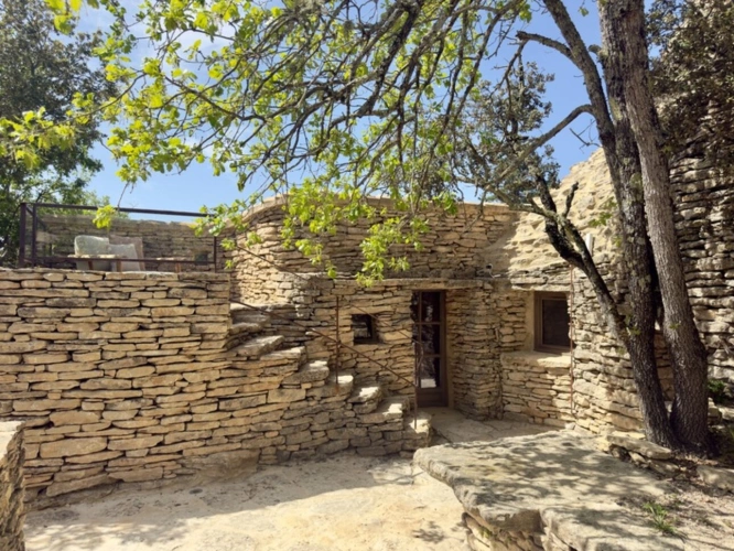 Photos 13 - Prestige - Propriete à vendre : Exceptionnel ensemble de Bories au cœur du Luberon, à Gordes (84) 3 suites, piscine
