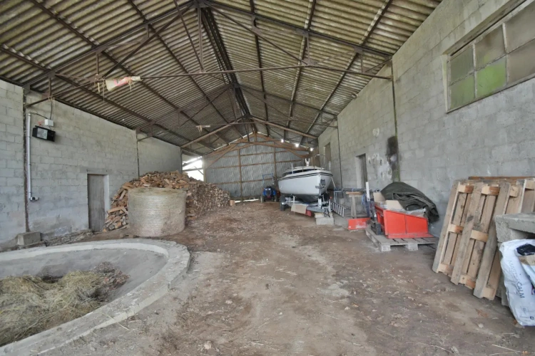 Photos 9 - Rurale - corps de ferme à rénover avec hangar