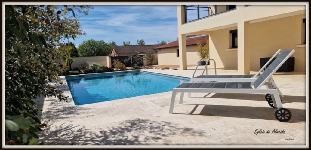 Photos 2 - Rurale - Propriété à vendre 6 pièces FEILLENS (01)proche Mâcon 207m², piscine chauffée, double garage,5 chambres 2 suites, hors lotissement
