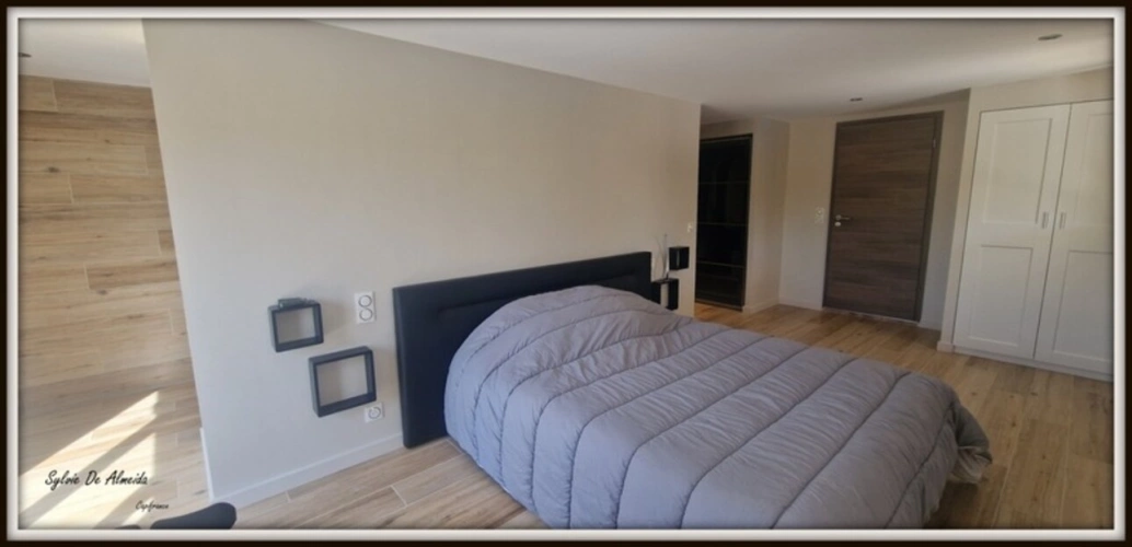 Photos 8 - Rurale - Propriété à vendre 6 pièces FEILLENS (01)proche Mâcon 207m², piscine chauffée, double garage,5 chambres 2 suites, hors lotissement