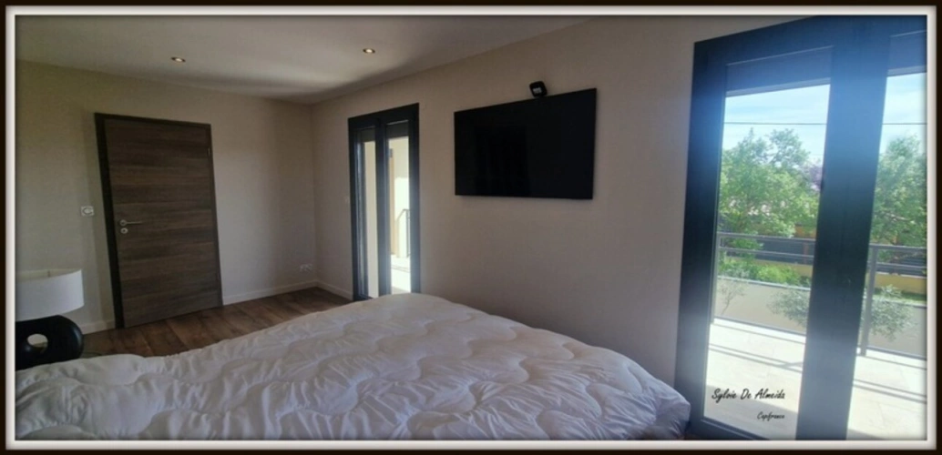 Photos 14 - Rurale - Propriété à vendre 6 pièces FEILLENS (01)proche Mâcon 207m², piscine chauffée, double garage,5 chambres 2 suites, hors lotissement