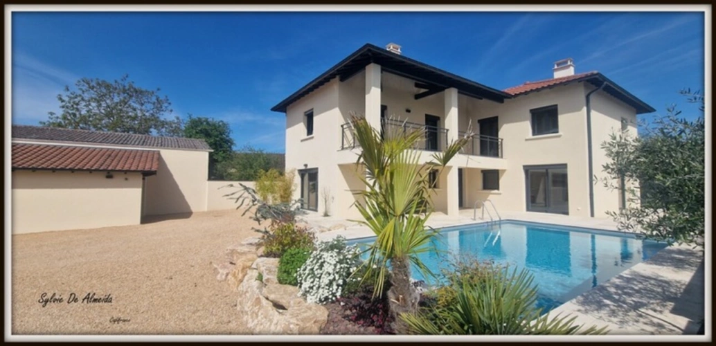 Photos 20 - Rurale - Propriété à vendre 6 pièces FEILLENS (01)proche Mâcon 207m², piscine chauffée, double garage,5 chambres 2 suites, hors lotissement