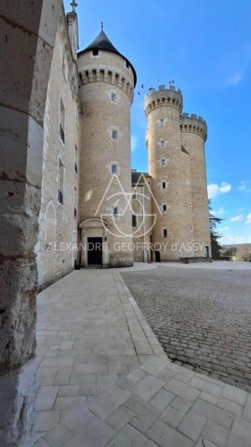 Photos 9 - Prestige - Situé au cœur de 15,5 hectares de terres somptueuses, cette majestueuse propriété du XVe siècle, entièrement rénovée, combine histoire, élégance et fonctionnalité