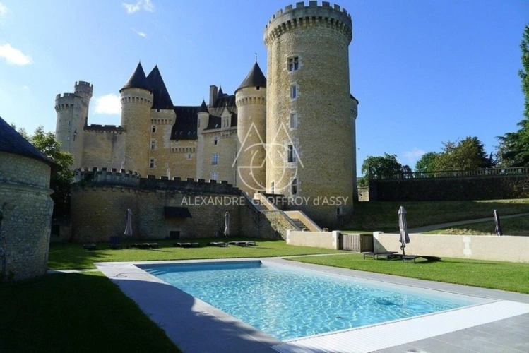 Photos 11 - Prestige - Situé au cœur de 15,5 hectares de terres somptueuses, cette majestueuse propriété du XVe siècle, entièrement rénovée, combine histoire, élégance et fonctionnalité