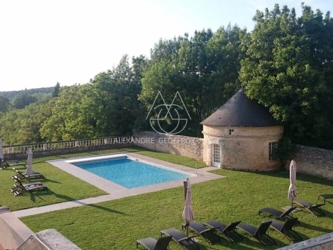 Photos 13 - Prestige - Situé au cœur de 15,5 hectares de terres somptueuses, cette majestueuse propriété du XVe siècle, entièrement rénovée, combine histoire, élégance et fonctionnalité