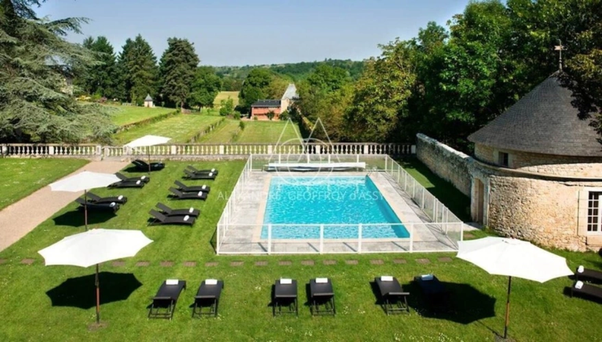 Photos 14 - Prestige - Situé au cœur de 15,5 hectares de terres somptueuses, cette majestueuse propriété du XVe siècle, entièrement rénovée, combine histoire, élégance et fonctionnalité
