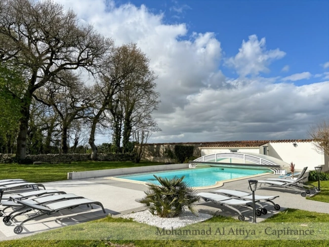 Photos 1 - Touristique - Magnifique propriété familiale avec gîte, studio et piscine à quelques minutes de La Rochelle (17)