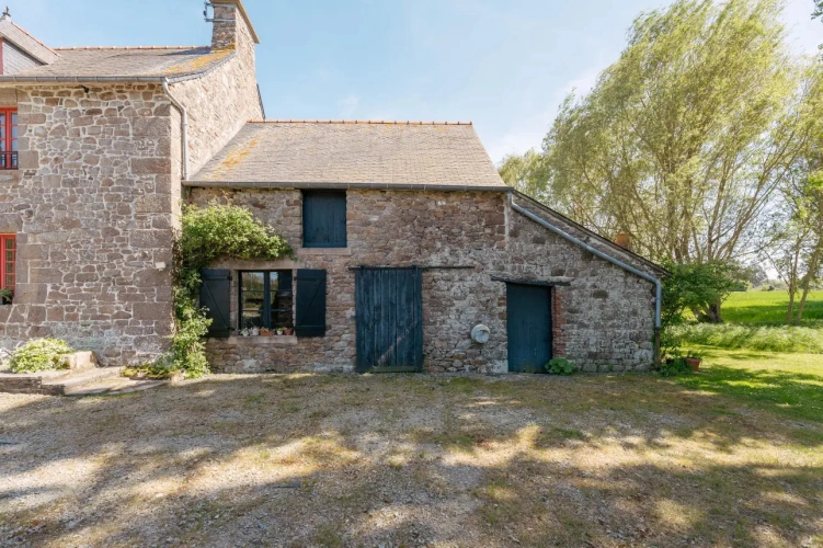 Photos 3 - Prestige - En Baie du Mont-Saint-Michel, à vendre au Mont-Dol, Maison de charme & Ensemble professionnel