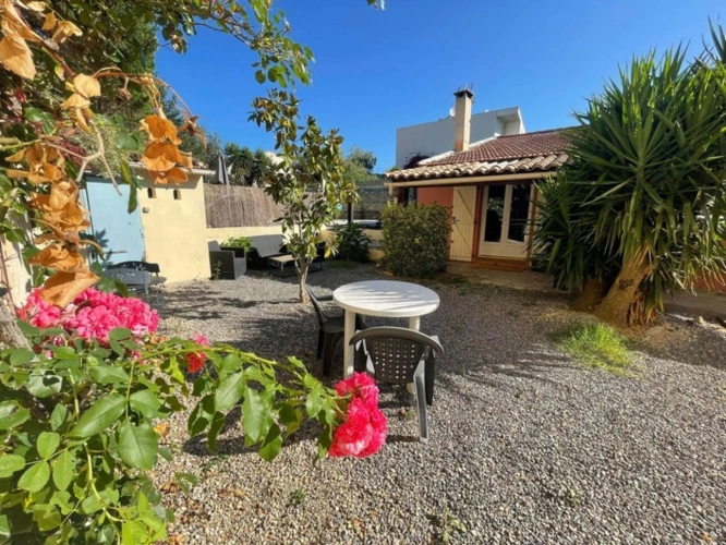Photos 7 - Touristique - Exclusivité - Propriété comprenant une maison d'habitation, deux studios, un gîte, une love room avec piscine, garage et grange - proche de Pézenas (34120)
