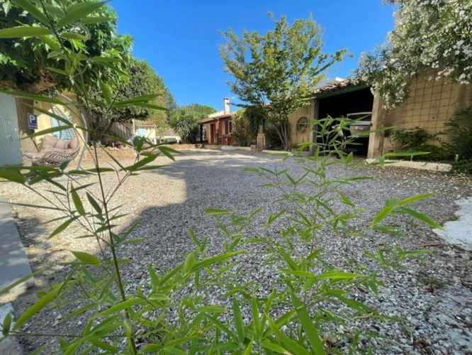 Photos 9 - Touristique - Exclusivité - Propriété comprenant une maison d'habitation, deux studios, un gîte, une love room avec piscine, garage et grange - proche de Pézenas (34120)