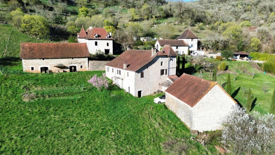 Photos 1 - Agricole - Vallée du Célé, hameau sur 94 hectares dont un enclos de 77 ha